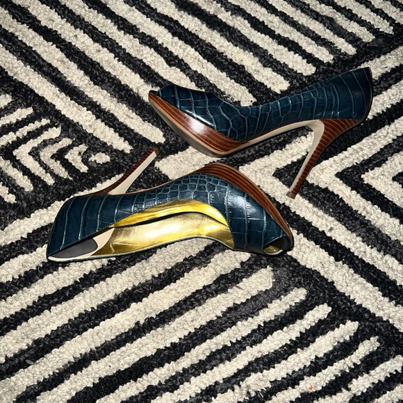 Guess by Marciano Dark Blue Croc-Embossed Heels - Picture 4 of 5